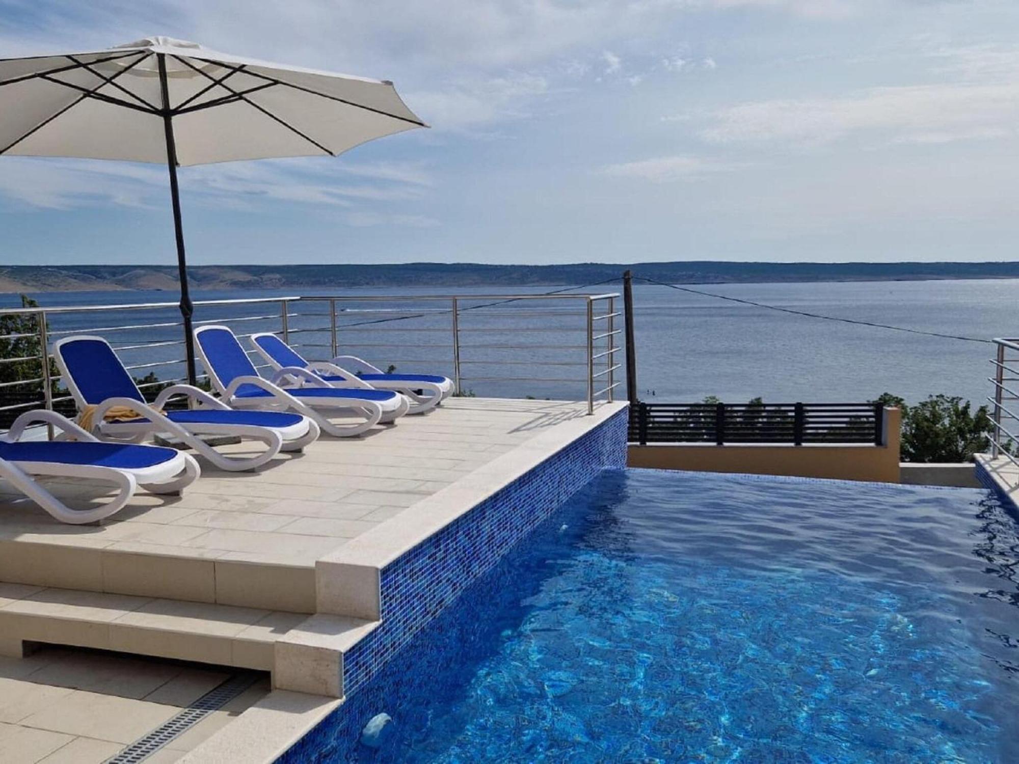 Appartement With Balcony And Swimming Pool
